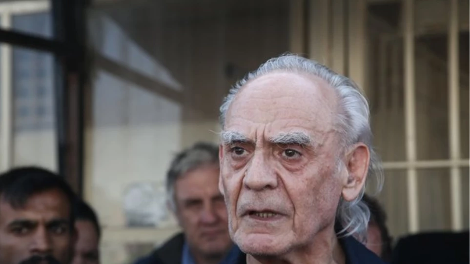 Τσοχατζόπουλος: Κατέκλεψε το κράτος και τώρα ζητάει και τα ρέστα – Μήνυση για το δημοσίευμα με τα 19 εκατ. ευρώ – Θίχτηκε η «αξιοπρέπειά» του